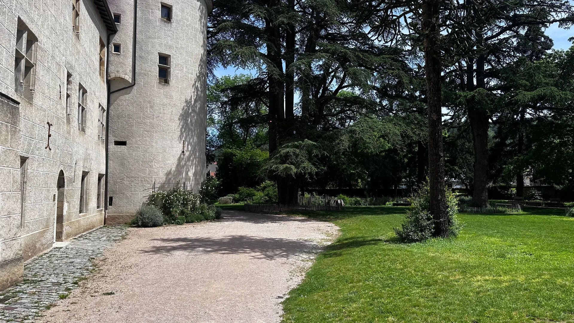 Allée du château
