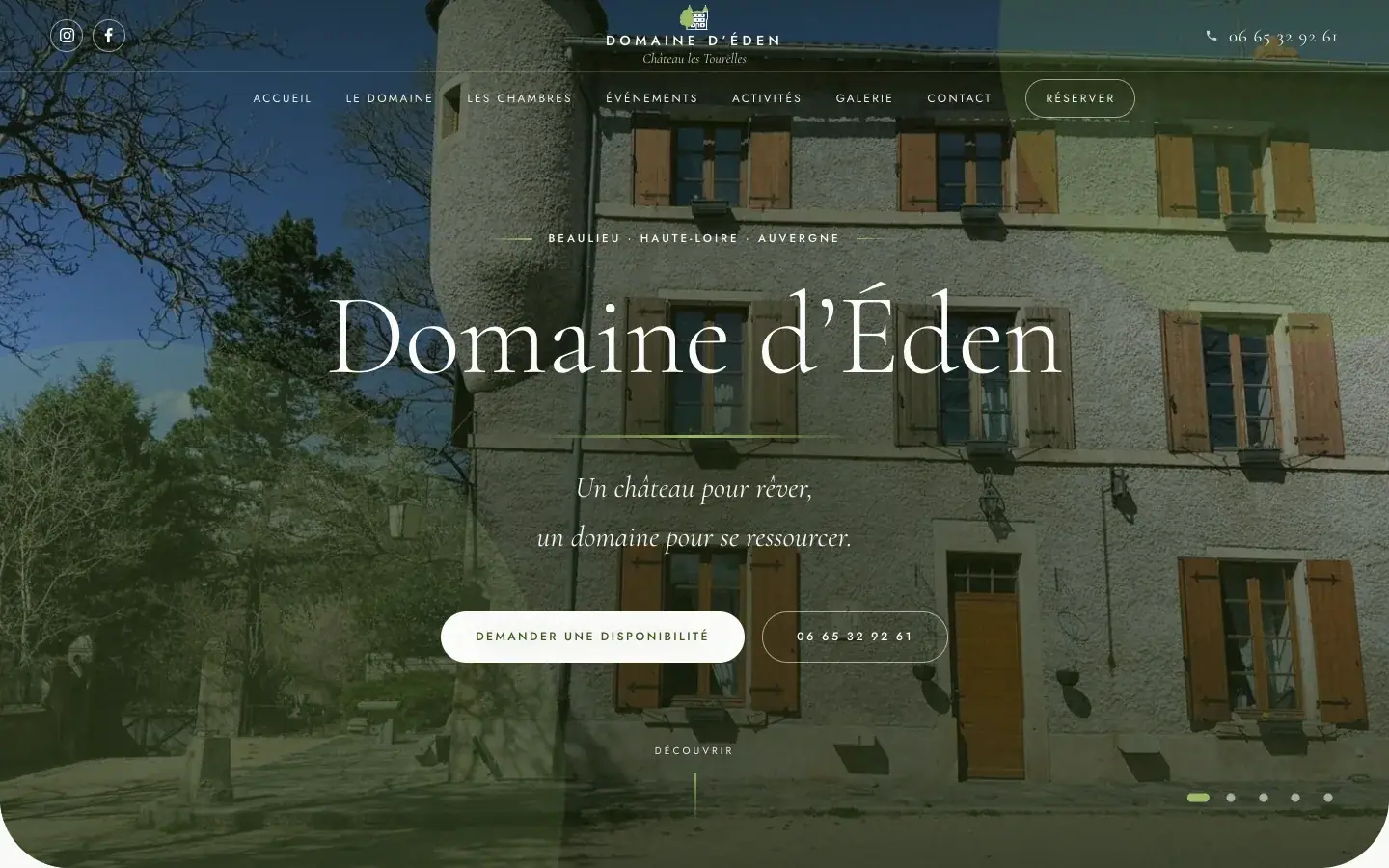 Capture d’écran de la page d’accueil du site du Domaine d’Éden : le château en photo, le bouton « Demander une disponibilité ».