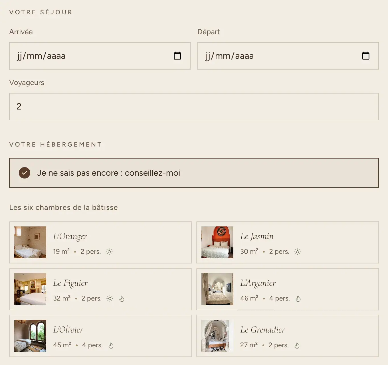 Capture d’écran du formulaire de réservation du Vieux Karoubier : dates, voyageurs et choix parmi les six chambres de la bâtisse.