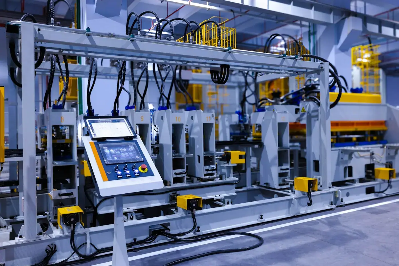 L'écran tactile de pilotage d'une machine sur une ligne de production.